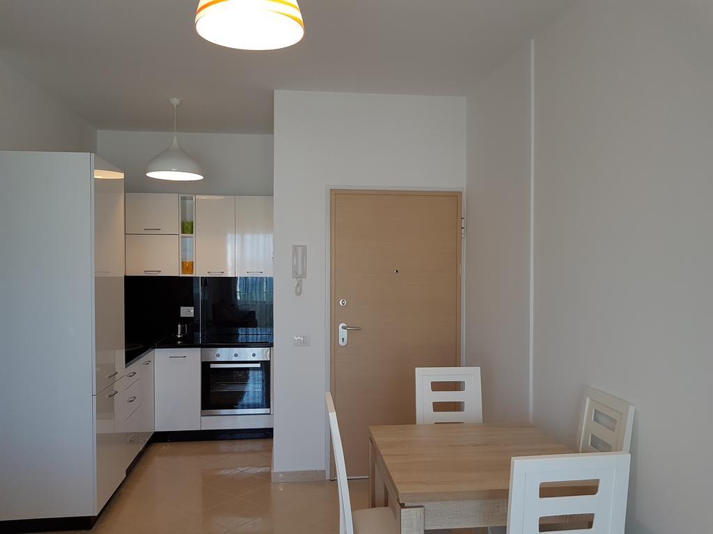 Flori Beach Apartment Radhime Exterior photo