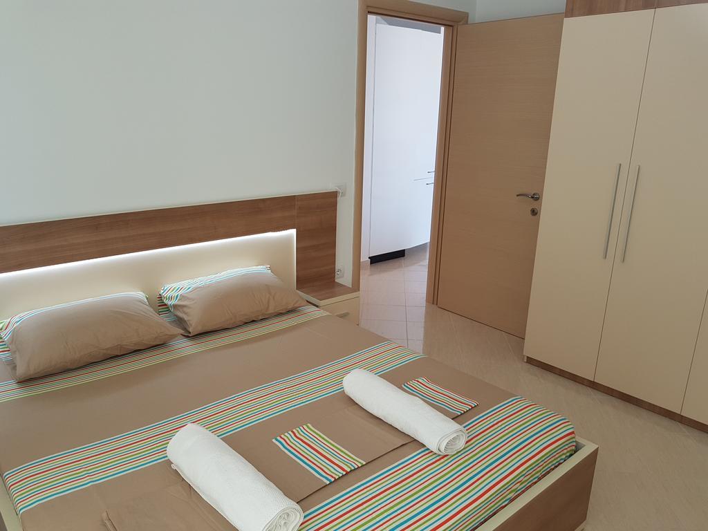 Flori Beach Apartment Radhime Exterior photo