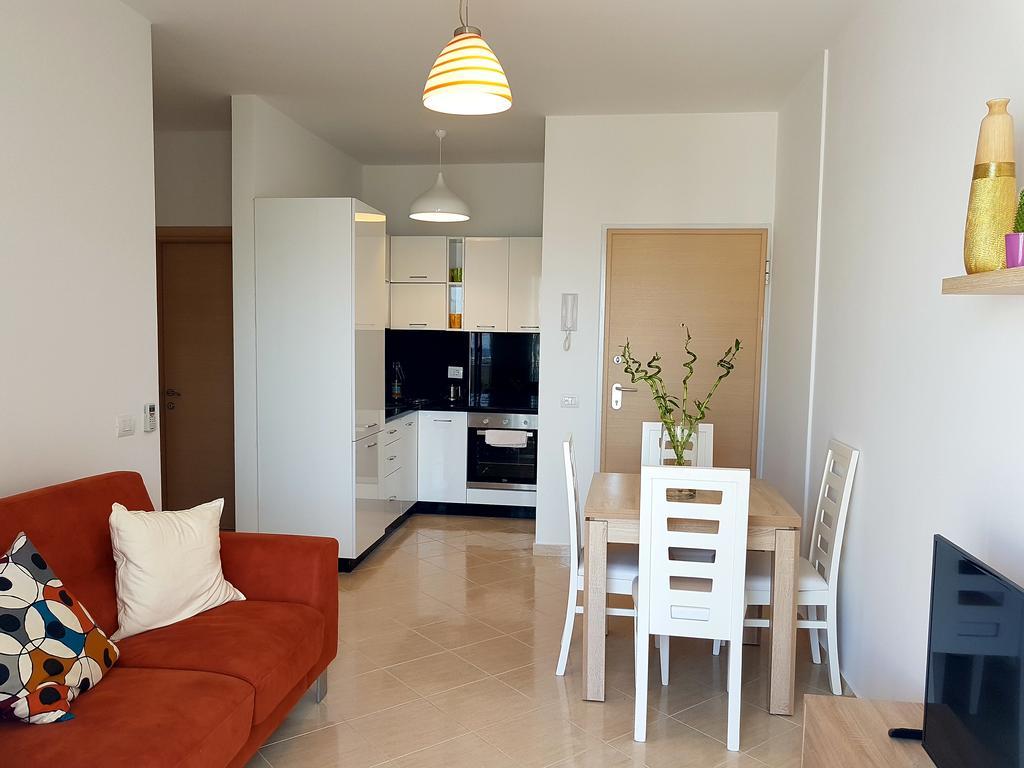 Flori Beach Apartment Radhime Exterior photo